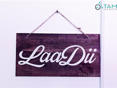 Bảng hiệu gỗ Laadii