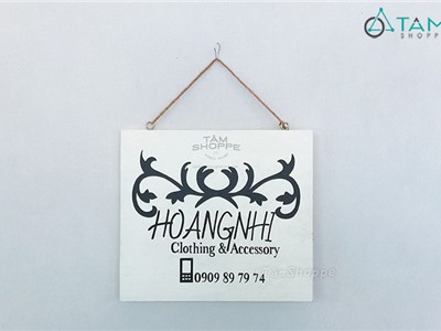 Bảng gỗ vẽ tay theo yêu cầu: Hoàng Nhi Clothing & Accessory