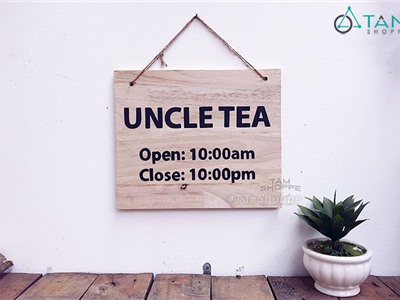 Bảng gỗ treo cửa Uncle Tea 2 mặt