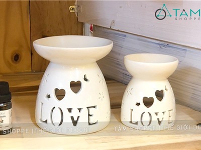  Đèn đốt tinh dầu gốm trắng chân váy chữ LOVE DDTD-GOM-05