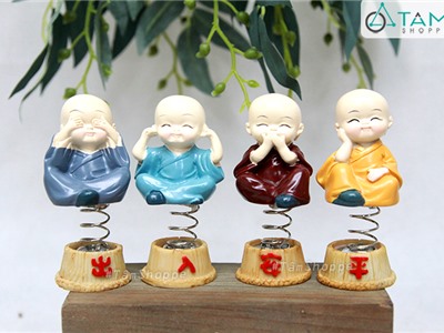 Bộ 04 tượng chú tiểu bốn không đế lò xo gắn xe hơi