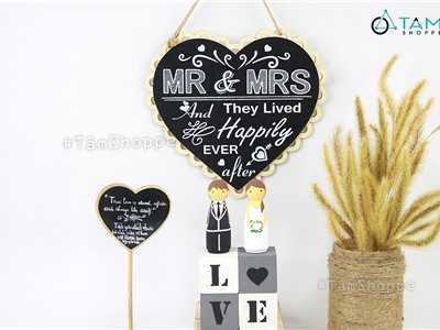Bảng gỗ treo cửa trái tim MR MRS trắng đen trang trí cưới TTC-23