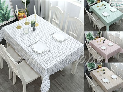 Khăn trải bàn ăn họa tiết caro đơn giản Plastic chống thấm 137x180cm KTBA-02