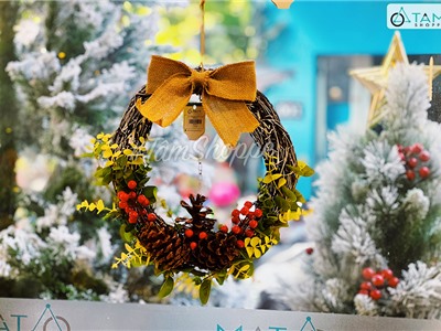 Vòng nguyệt quế Noel lá táo ba thông nơ vải bố ĐK30cm X-VNGQ-29