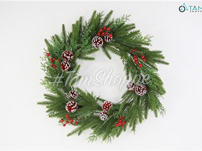 Vòng nguyệt quế PE hai loại lá gắn thông đỏ ĐK60cm X-VNGQ-24