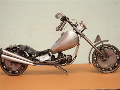 Xe mô hình 'độc' làm từ phế liệu