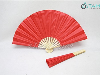 Quạt vải đỏ trang trí tết trơn màu 30x50cm