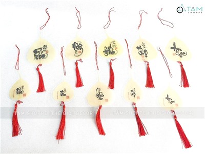 Dây treo lá bồ đề vàng chữ thư pháp DTREO-LBD-01