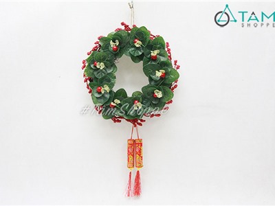 Vòng lá xanh viền trái đỏ 2 pháo treo cửa Tết ĐK25cm T-VTC-19
