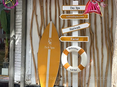 Concept cây chỉ đường decor biển “Summer Direction” + Ván lướt sóng Logo theo yêu cầu [2026 - Tâm Nguyễn Decor] CC-BIEN-2604