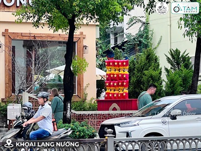 Quầy kẹo bông gòn yêu nước tại Khoai Lang Nướng [2025 - Tâm Nguyễn Decor] CC-VIETNAM-01
