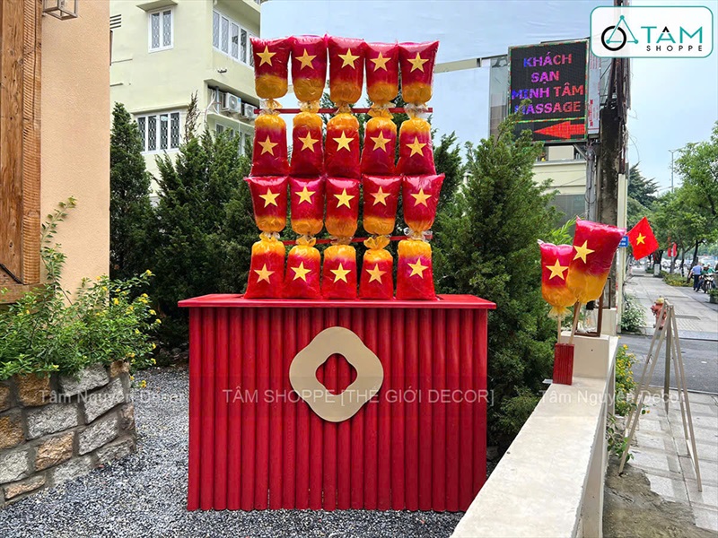 Quầy kẹo bông gòn yêu nước tại Khoai Lang Nướng [2025 - Tâm Nguyễn Decor] CC-VIETNAM-01