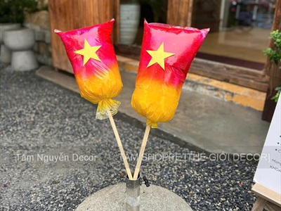 Quầy kẹo bông gòn yêu nước tại Khoai Lang Nướng [2025 - Tâm Nguyễn Decor] CC-VIETNAM-01