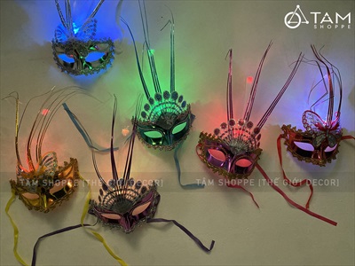 Mặt nạ nửa mặt lông ba chỉa có đèn Led [Sẵn pin - Nhiều màu chọn] MATNA-106