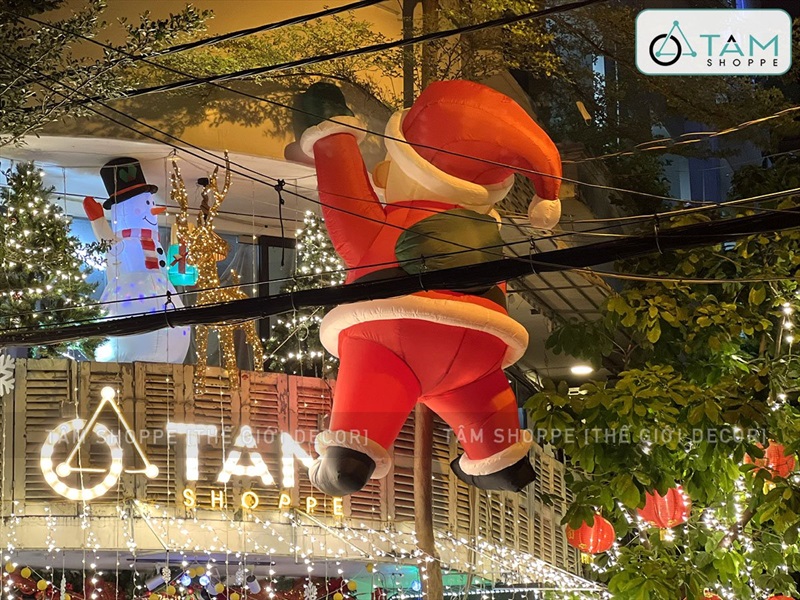 [ORDER 4-6 tuần] Mô hình ông già noel leo tường cao 2-3m bơm hơi tự động [Vải dày - Bơm xịn] BOMHOI-X-03