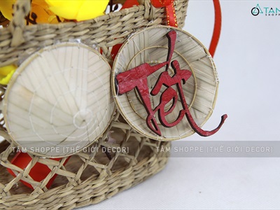 Tiểu cảnh Tết giỏ cói 2 nón chữ Tết giấy đỏ C28cm TCĐB-TET-02