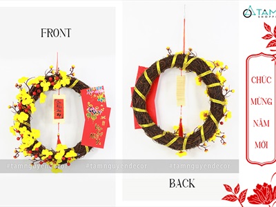 Vòng treo cửa Tết ruy băng xoáy nửa vòng hoa 2 lì xì ĐK35-40cm VTC-T-39