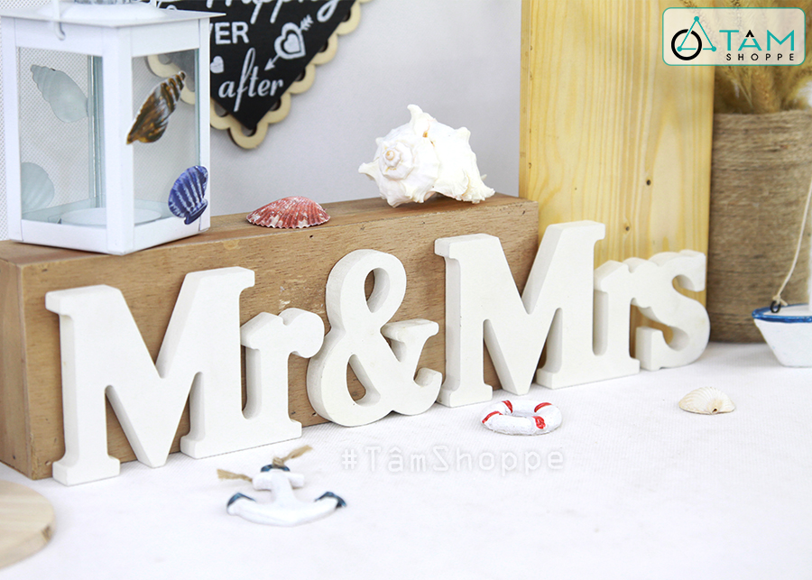 Chữ gỗ MR MRS sơn trắng để bàn gallery trang trí cưới cao 8cm TTC-09